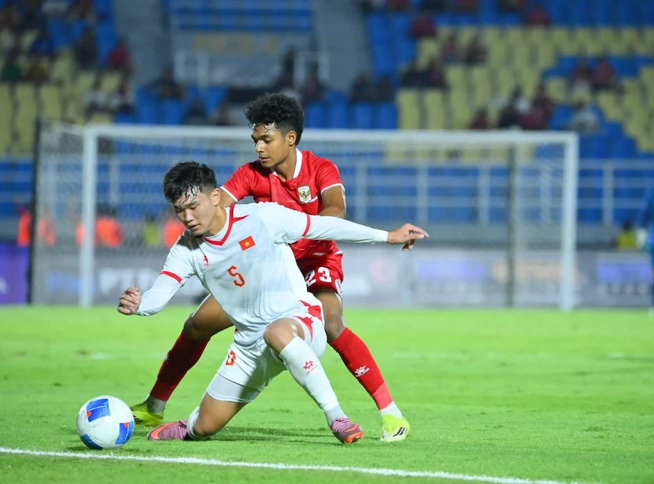 Báo Indonesia chất vấn đội nhà về lối chơi "đổ bê tông” trước U17 Việt Nam Báo Indonesia chất vấn đội nhà về lối chơi "đổ bê tông” trước U17 Việt Nam