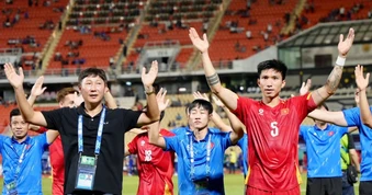 Báo Indonesia: “HLV Kim Sang Sik đã vượt qua đồng hương Park Hang Seo”