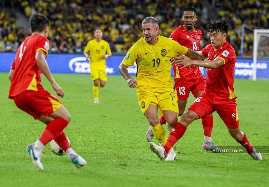 Báo Malaysia chỉ ra vấn đề lớn nhất của tuyển Việt Nam Báo Malaysia chỉ ra vấn đề lớn nhất của tuyển Việt Nam