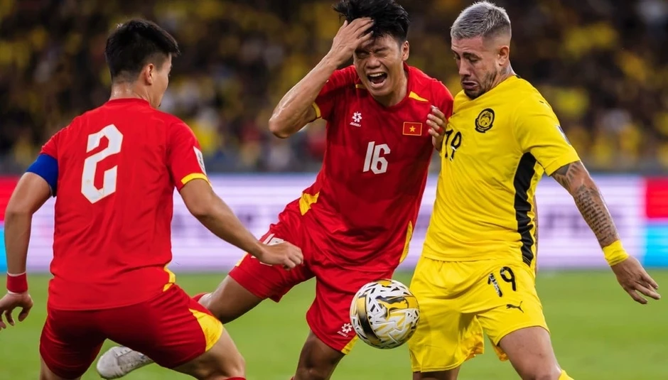 Báo Malaysia: “Vụ gian lận nhập tịch là vết nhơ lớn nhất lịch sử” Báo Malaysia: “Vụ gian lận nhập tịch là vết nhơ lớn nhất lịch sử”