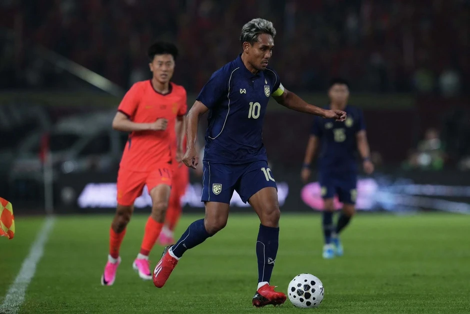 Báo Thái Lan muốn đội nhà đánh bại tuyển Việt Nam để vô địch AFF Cup Báo Thái Lan muốn đội nhà đánh bại tuyển Việt Nam để vô địch AFF Cup