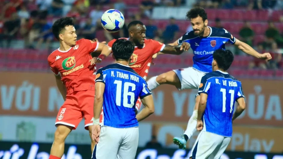 Bất ngờ cái tên rơi vào vòng xoáy trụ hạng V-League 2025/2026 Bất ngờ cái tên rơi vào vòng xoáy trụ hạng V-League 2025/2026