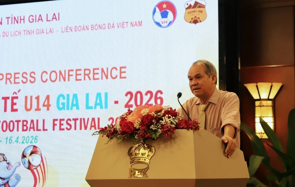 Bầu Đức: “Mong muốn tìm ra những Công Phượng, Quang Hải mới" Bầu Đức: “Mong muốn tìm ra những Công Phượng, Quang Hải mới"