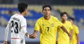 Bỗng dưng được "tặng quà", U17 Malaysia thắng đậm Lào và lọt vào chung kết