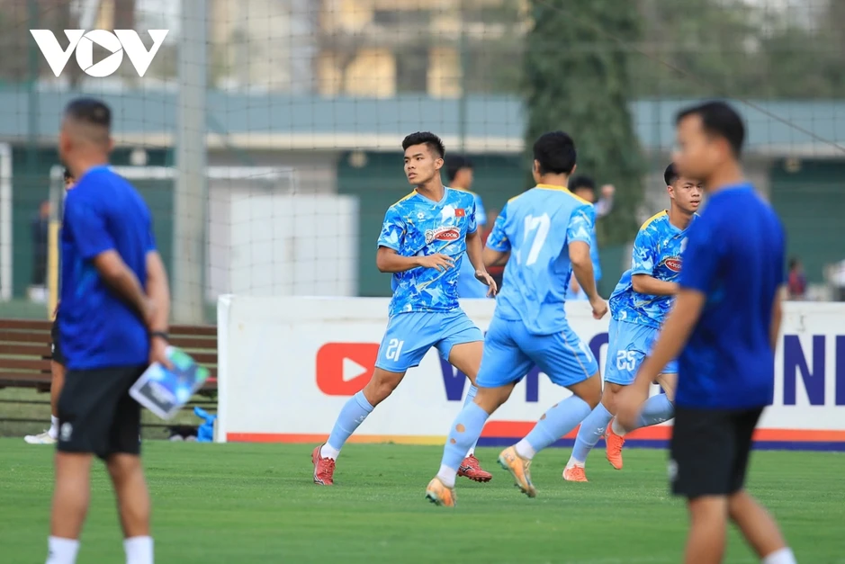 Cầu thủ Việt kiều Antonio Moric gây chú ý trong buổi tập đầu cùng U23 Việt Nam