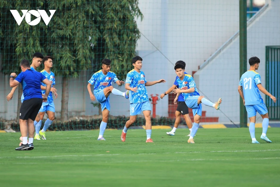 Cầu thủ Việt kiều Antonio Moric gây chú ý trong buổi tập đầu cùng U23 Việt Nam