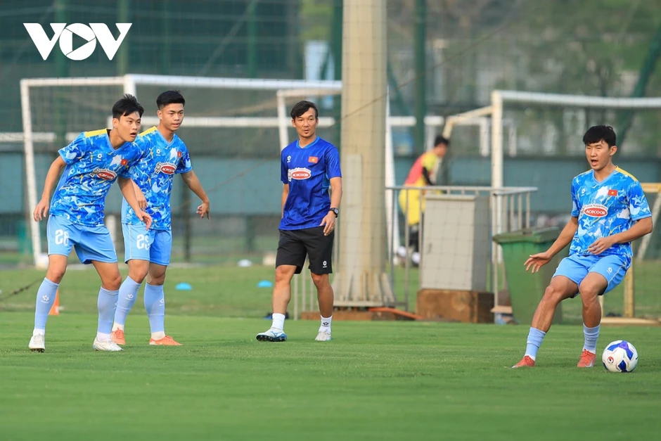 Cầu thủ Việt kiều Antonio Moric gây chú ý trong buổi tập đầu cùng U23 Việt Nam
