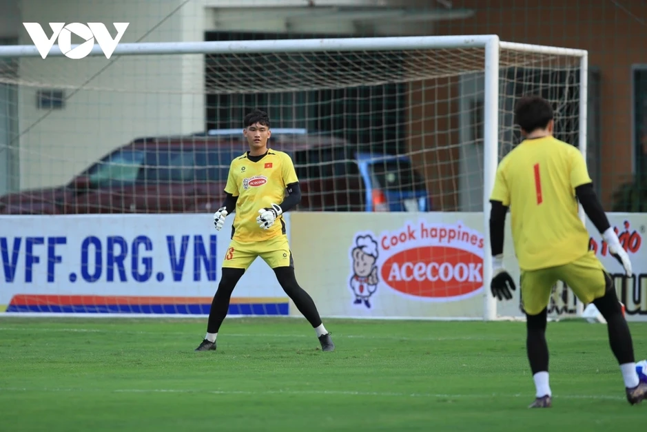Cầu thủ Việt kiều Antonio Moric gây chú ý trong buổi tập đầu cùng U23 Việt Nam