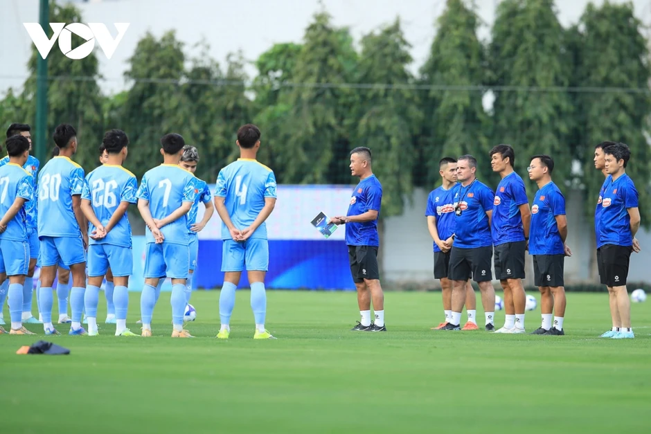 Cầu thủ Việt kiều Antonio Moric gây chú ý trong buổi tập đầu cùng U23 Việt Nam