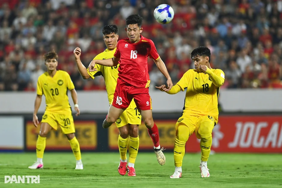 CĐV Malaysia thừa nhận thực tế buồn khi đội nhà vắng 7 cầu thủ nhập tịch CĐV Malaysia thừa nhận thực tế buồn khi đội nhà vắng 7 cầu thủ nhập tịch