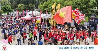 CĐV Việt Nam đội mưa tới Rajamangala tiếp lửa chung kết ASEAN Cup 2026