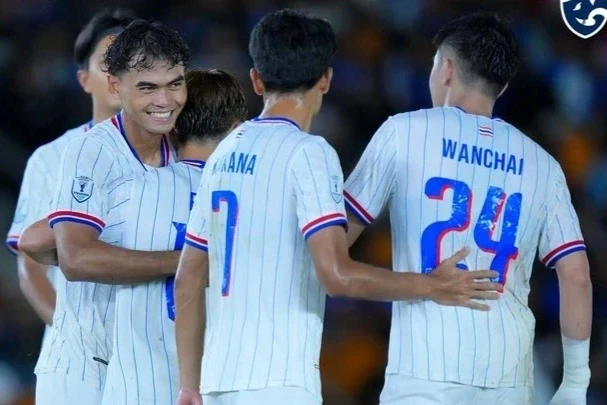Chuyên gia Thái Lan nói thẳng thắn về đội nhà, nể phục bóng đá Việt Nam
