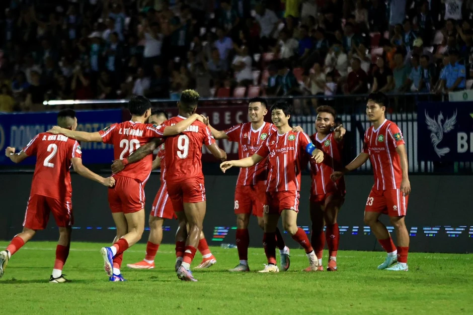 Công Phượng ghi siêu phẩm ngày tái xuất, Đồng Nai sắp lên V-League Công Phượng ghi siêu phẩm ngày tái xuất, Đồng Nai sắp lên V-League