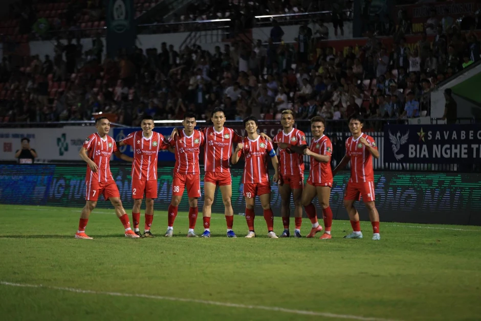 Công Phượng ghi siêu phẩm ngày tái xuất, Đồng Nai sắp lên V-League Công Phượng ghi siêu phẩm ngày tái xuất, Đồng Nai sắp lên V-League