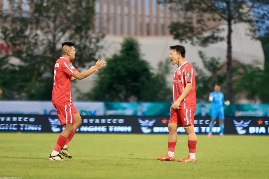 Công Phượng ghi siêu phẩm ngày tái xuất, Đồng Nai sắp lên V-League Công Phượng ghi siêu phẩm ngày tái xuất, Đồng Nai sắp lên V-League