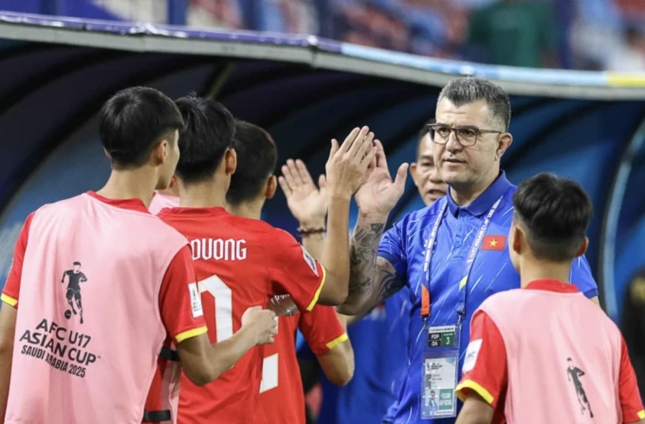 Cristiano Roland - người xây giấc mơ World Cup cho U17 Việt Nam Cristiano Roland - người xây giấc mơ World Cup cho U17 Việt Nam