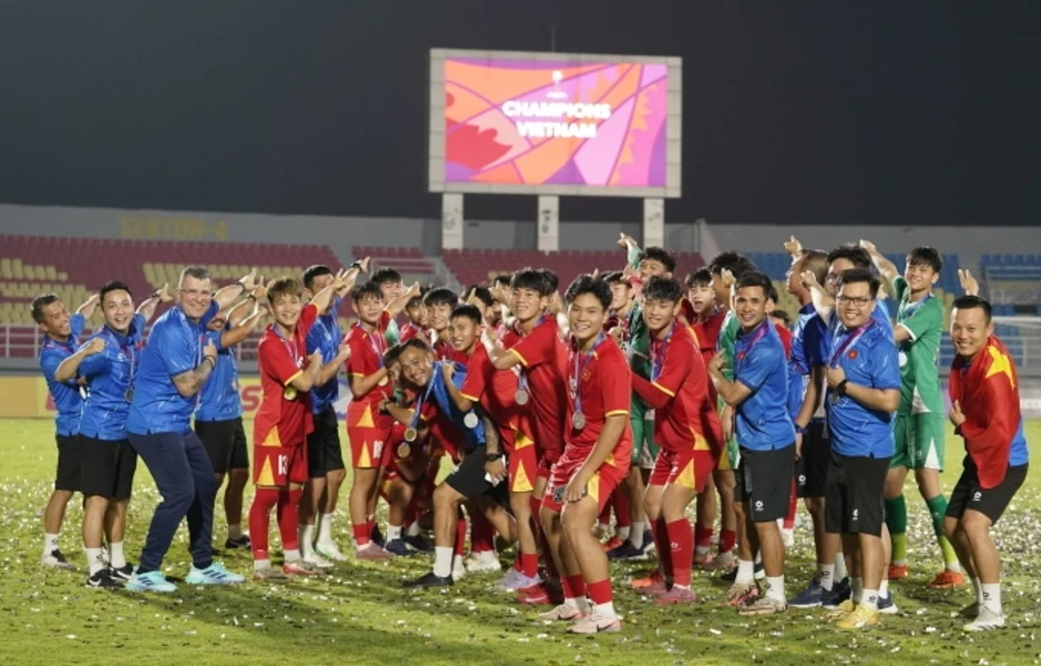 Cristiano Roland - người xây giấc mơ World Cup cho U17 Việt Nam Cristiano Roland - người xây giấc mơ World Cup cho U17 Việt Nam