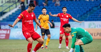 Cuộc đua trụ hạng V-League: Khó lường tới phút cuối