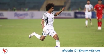 Cựu cầu thủ Ngoại hạng Anh mệt nhoài trước dàn sao ĐT Việt Nam