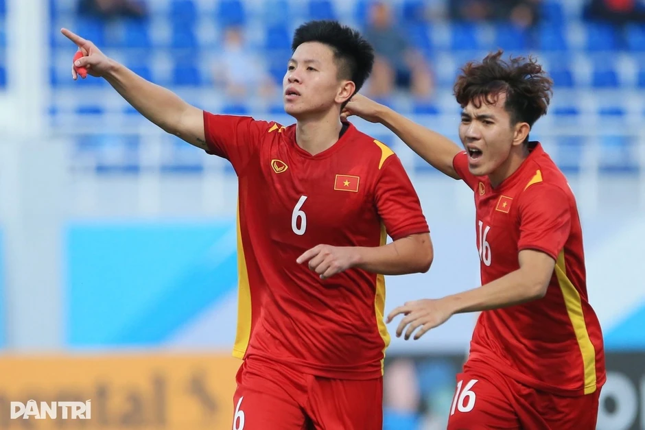 Cựu sao U23 Việt Nam chịu cái kết đắng khi tái hiện cú húc đầu của Zidane Cựu sao U23 Việt Nam chịu cái kết đắng khi tái hiện cú húc đầu của Zidane