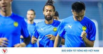 Dàn cầu thủ Malaysia làm quen sân Thiên Trường, quyết "phá dớp" trước ĐT Việt Nam