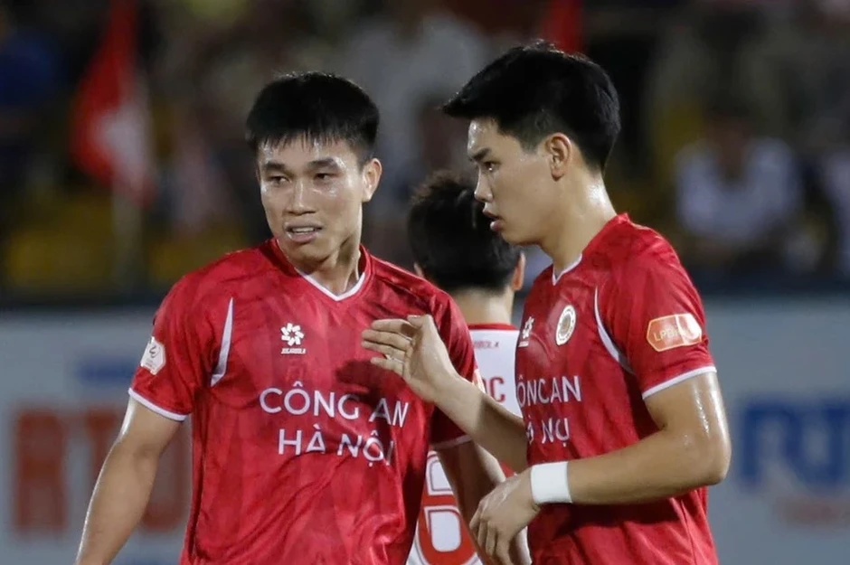 Đình Bắc ghi bàn 3 trận liên tiếp ở V.League Đình Bắc ghi bàn 3 trận liên tiếp ở V.League