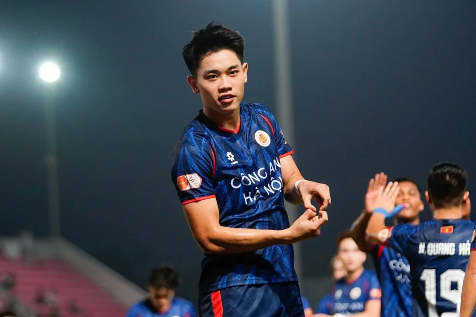 Đình Bắc tiếp tục thăng tiến ở cuộc đua Vua phá lưới V-League Đình Bắc tiếp tục thăng tiến ở cuộc đua Vua phá lưới V-League