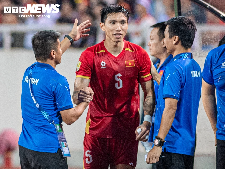 Đoàn Văn Hậu giành lại suất chính, thể hiện đẳng cấp trước Malaysia Đoàn Văn Hậu giành lại suất chính, thể hiện đẳng cấp trước Malaysia