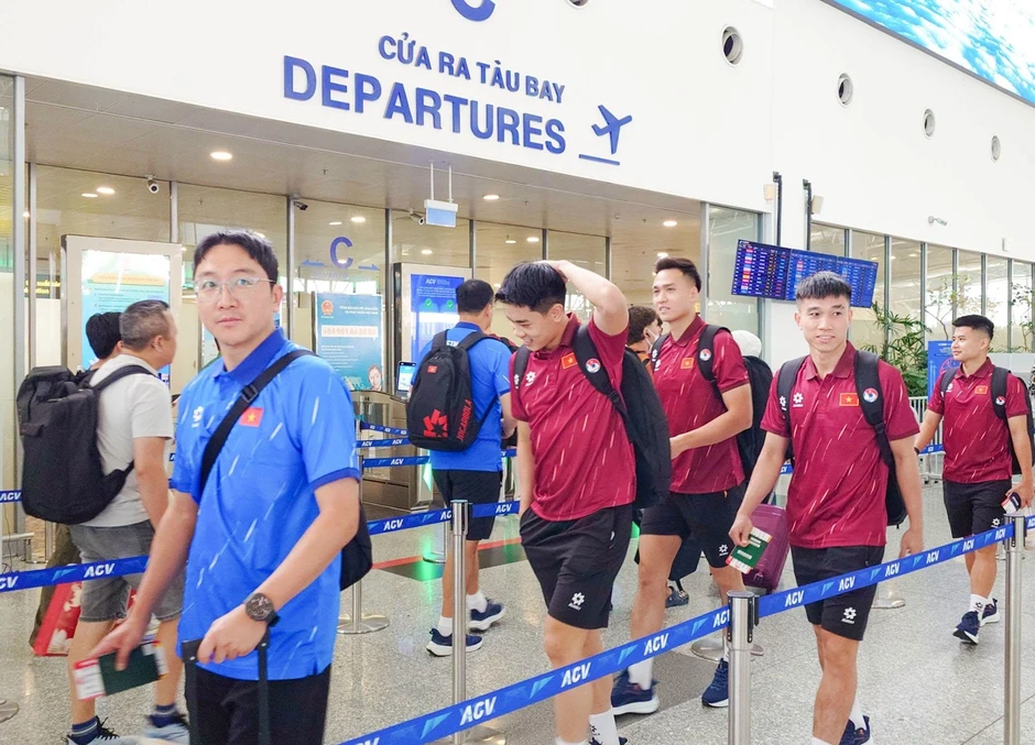Đội tuyển Việt Nam lên đường đi Indonesia, sẵn sàng cho FIFA ASEAN Cup 2026 Đội tuyển Việt Nam lên đường đi Indonesia, sẵn sàng cho FIFA ASEAN Cup 2026