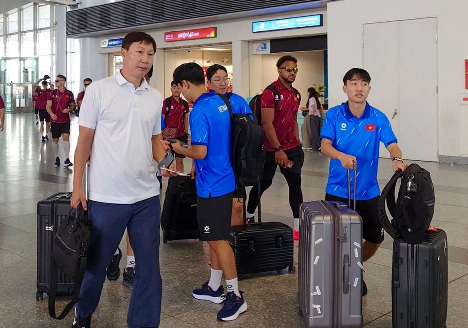 Đội tuyển Việt Nam lên đường đi Indonesia, sẵn sàng cho FIFA ASEAN Cup 2026 Đội tuyển Việt Nam lên đường đi Indonesia, sẵn sàng cho FIFA ASEAN Cup 2026