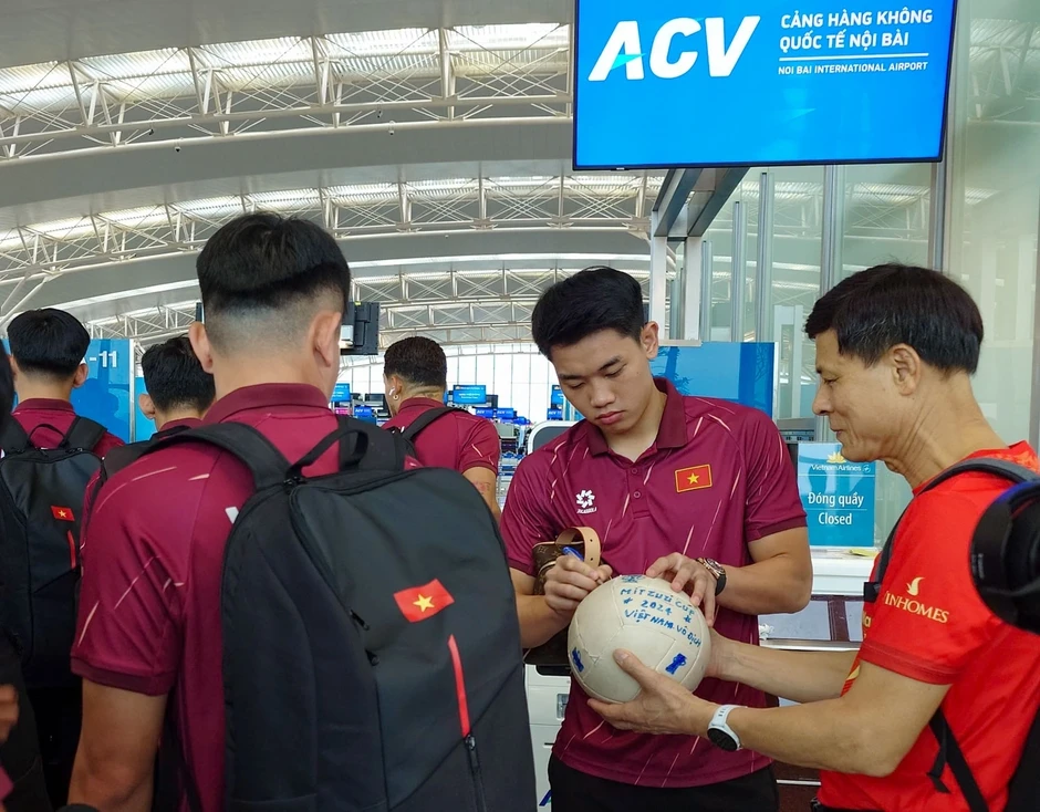 Đội tuyển Việt Nam sang Thái Lan, sẵn sàng cho AFF Cup 2026 Đội tuyển Việt Nam sang Thái Lan, sẵn sàng cho AFF Cup 2026