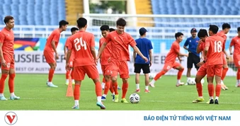 ĐT Việt Nam thiếu 5 trụ cột, cầu thủ Campuchia tươi rói trên sân tập