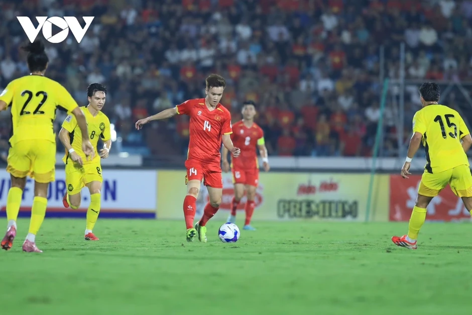 Dư âm ĐT Việt Nam 3-1 ĐT Malaysia: Son & Hên tỏa sáng, thắng lợi gần như hoàn hảo Dư âm ĐT Việt Nam 3-1 ĐT Malaysia: Son & Hên tỏa sáng, thắng lợi gần như hoàn hảo