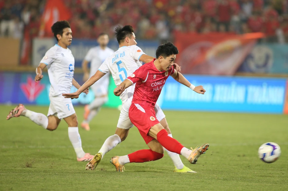 FIFA bất ngờ ví Đình Bắc như 'chàng lãng tử' của bóng đá Anh FIFA bất ngờ ví Đình Bắc như 'chàng lãng tử' của bóng đá Anh