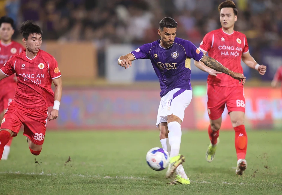 Harry Kewell khen hết lời tiền vệ đang trong 'tầm ngắm' của ông Kim Sang Sik Harry Kewell khen hết lời tiền vệ đang trong 'tầm ngắm' của ông Kim Sang Sik
