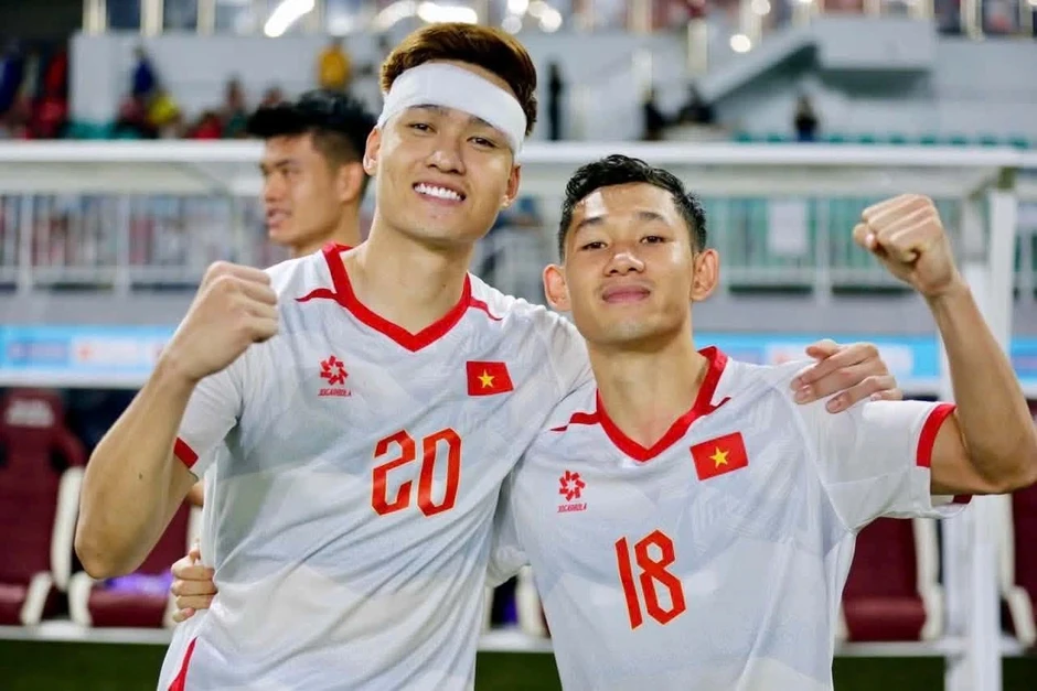 Hé lộ tình trạng chấn thương của Bùi Hoàng Việt Anh sau trận gặp Indonesia Hé lộ tình trạng chấn thương của Bùi Hoàng Việt Anh sau trận gặp Indonesia