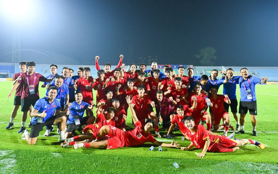 HLV Cristiano Roland tung chiêu, U17 Việt Nam quyết lấy vé World Cup HLV Cristiano Roland tung chiêu, U17 Việt Nam quyết lấy vé World Cup