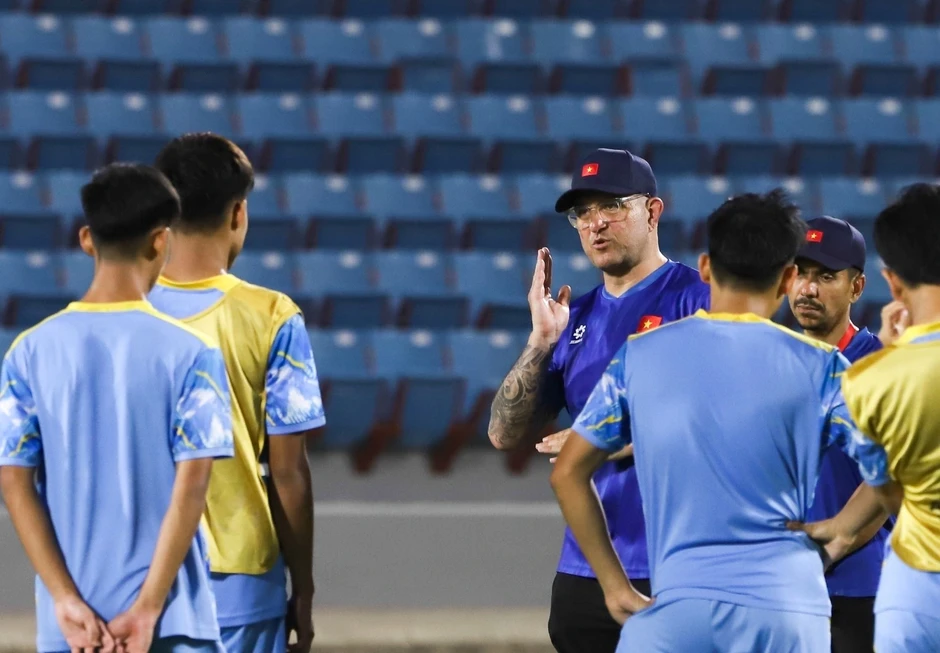 HLV Cristiano Roland: “U17 Việt Nam có thể đánh bại U17 Hàn Quốc” HLV Cristiano Roland: “U17 Việt Nam có thể đánh bại U17 Hàn Quốc”