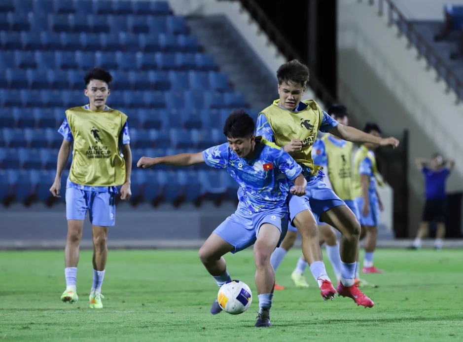 HLV Cristiano Roland: “U17 Việt Nam có thể đánh bại U17 Hàn Quốc” HLV Cristiano Roland: “U17 Việt Nam có thể đánh bại U17 Hàn Quốc”