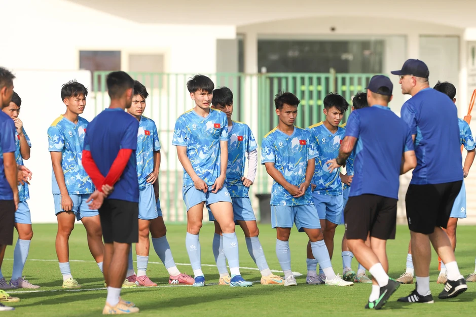 HLV Cristiano Roland yêu cầu U17 Việt Nam chơi đơn giản để thắng UAE