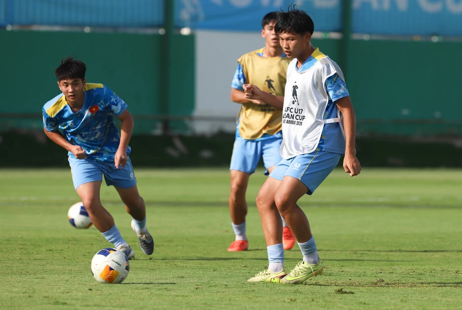 HLV Cristiano Roland yêu cầu U17 Việt Nam chơi đơn giản để thắng UAE