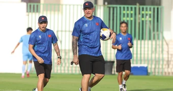 HLV Cristiano Roland yêu cầu U17 Việt Nam chơi đơn giản để thắng UAE