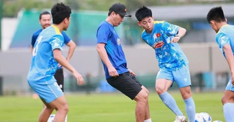 HLV Kim Sang Sik bị cầu thủ 'hành' ở tuyển Việt Nam
