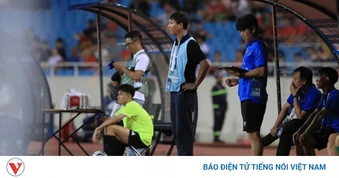 HLV Kim Sang Sik đối mặt thực tế phũ phàng từ khán giả Việt Nam