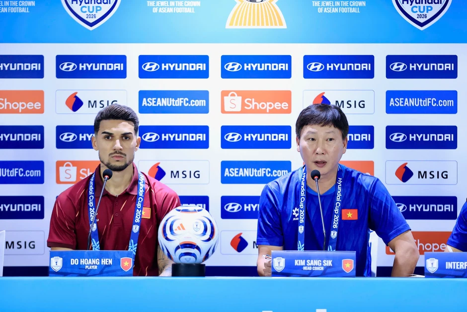 HLV Kim Sang Sik: “Ký ức nâng cúp ở Rajamangala giúp tuyển Việt Nam tự tin” HLV Kim Sang Sik: “Ký ức nâng cúp ở Rajamangala giúp tuyển Việt Nam tự tin”