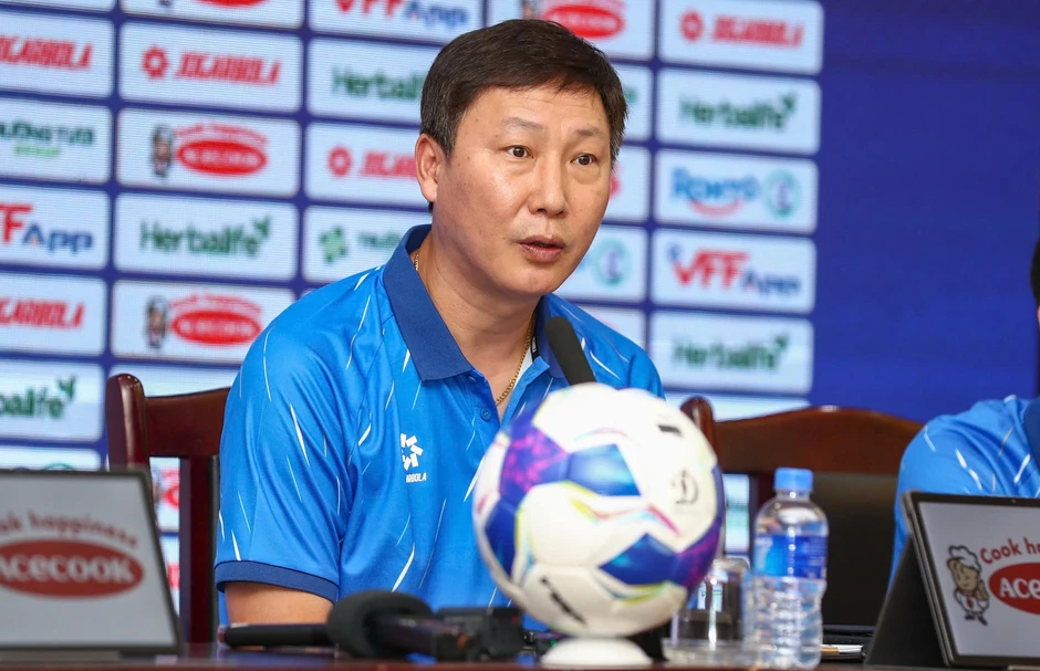 HLV Kim Sang Sik nói điều đặc biệt về Hoàng Hên, Xuân Son HLV Kim Sang Sik nói điều đặc biệt về Hoàng Hên, Xuân Son