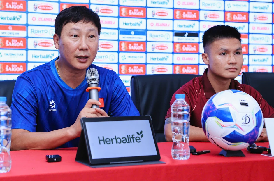 HLV Kim Sang Sik nói điều thật lòng về tuyển Việt Nam ở ASEAN Cup HLV Kim Sang Sik nói điều thật lòng về tuyển Việt Nam ở ASEAN Cup
