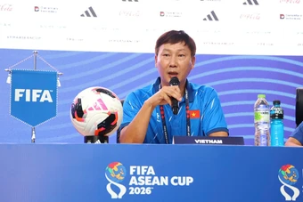 HLV Kim Sang-sik nói lý do 'thăng chức' cho Đình Bắc
