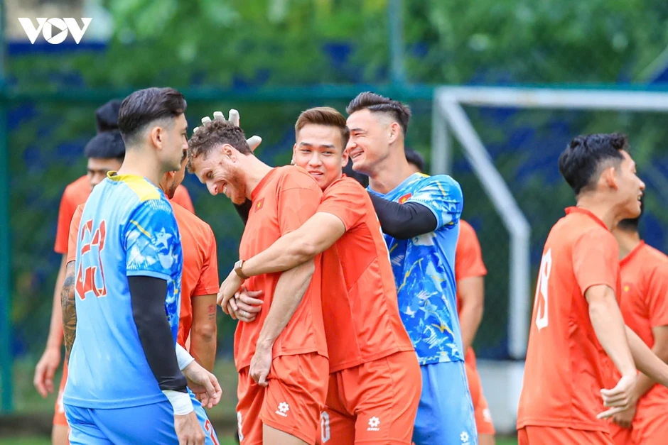 HLV Kim Sang Sik "đăm chiêu" trước ngày ĐT Việt Nam đấu ĐT Malaysia ở ASEAN Cup HLV Kim Sang Sik "đăm chiêu" trước ngày ĐT Việt Nam đấu ĐT Malaysia ở ASEAN Cup