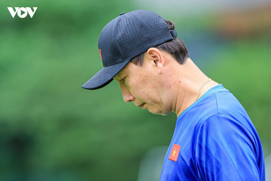 HLV Kim Sang Sik "đăm chiêu" trước ngày ĐT Việt Nam đấu ĐT Malaysia ở ASEAN Cup HLV Kim Sang Sik "đăm chiêu" trước ngày ĐT Việt Nam đấu ĐT Malaysia ở ASEAN Cup